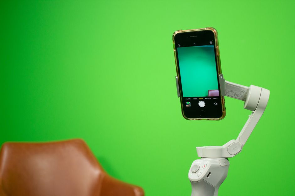 Nagrywanie materiału pionowego na telefon z gimbalem